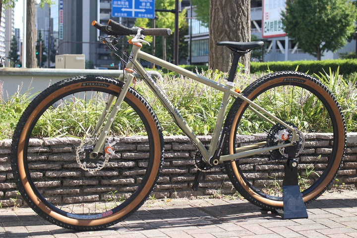 ブラックマウンテン BLACK MOUNTAIN CYCLES ラ・カブラ LA CABRA V2 16"サイズ スラム GX 12S クロモリ マウンテンバイク 【名古屋店】