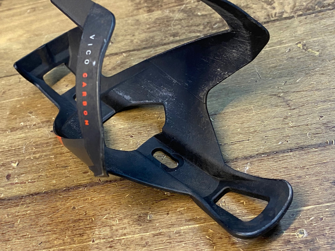 JI411 エリート ELITE VICO CARBON ボトルケージ 赤 黒