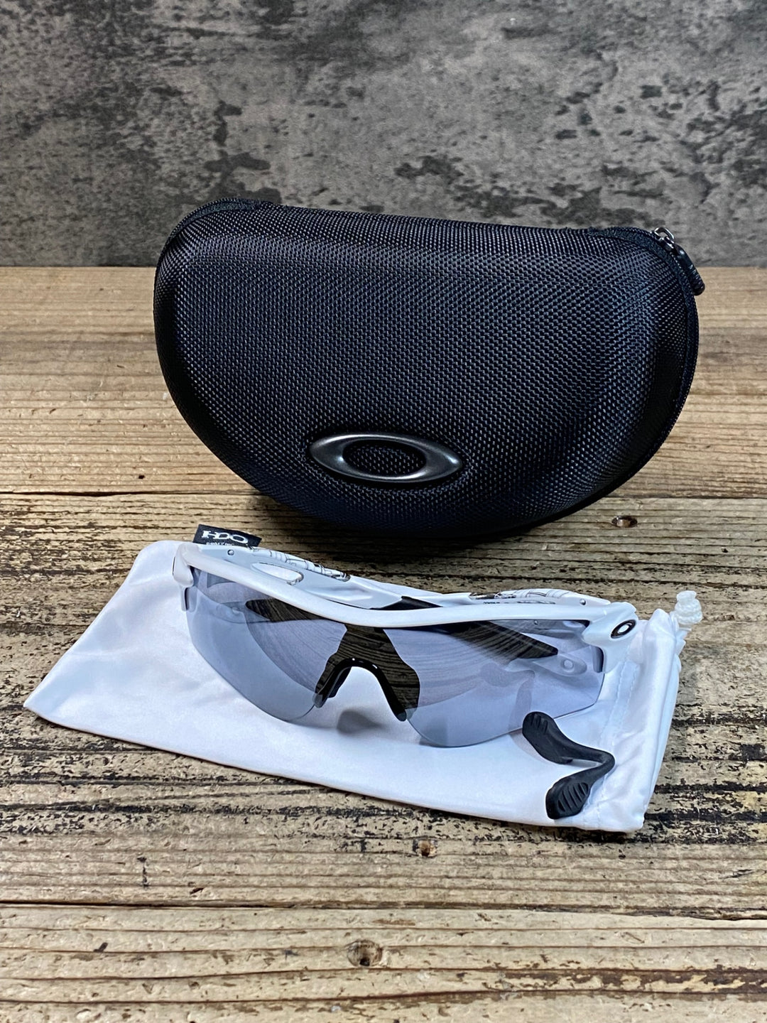 JT784 オークリー OAKLEY レーダーロック RADARLOCK サングラス アイウェア 白 黒