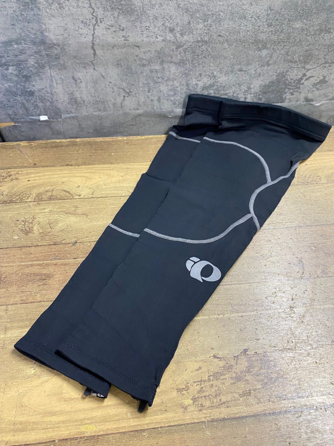 KB239 パールイズミ PEARL iZUMi レッグウォーマー 黒 M チャック付き ※ロゴ劣化