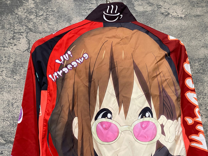 KD859 モノクローバー MONOCLOVER 長袖 ウィンドブレーカー バーガンディ S けいおん！平沢唯 Birthday ver.