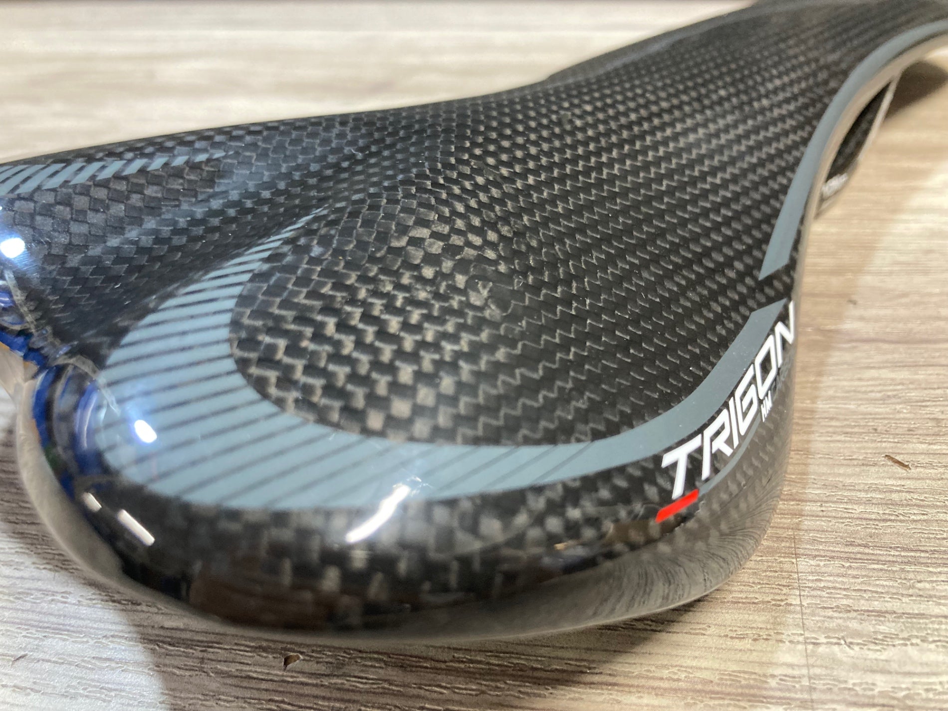 KJ132 トライゴン TRIGON HMCARBON フルカーボン サドル – BICI AMORE