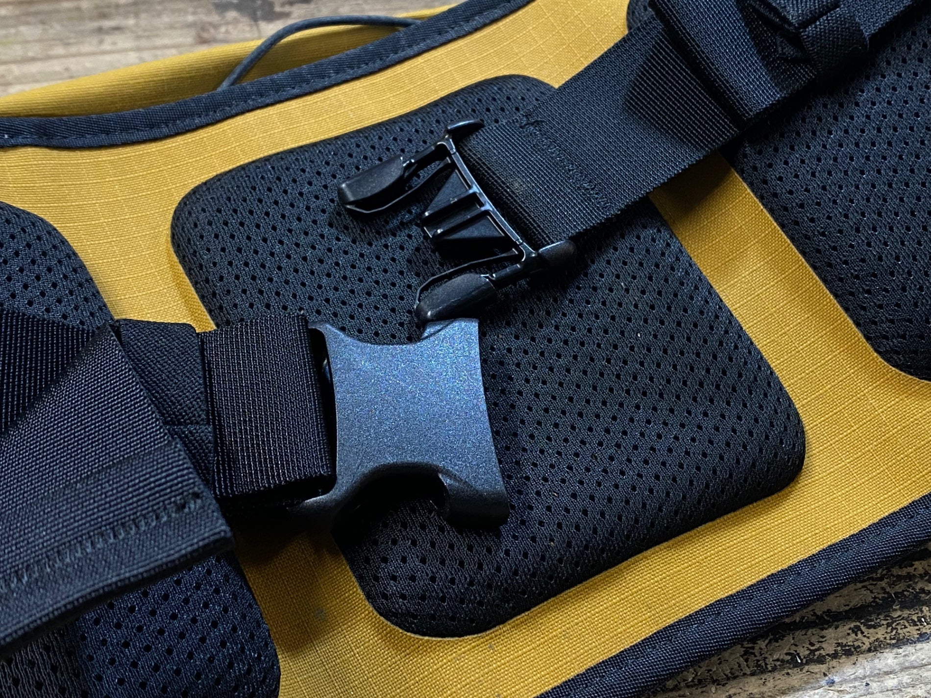JW717 ラファ Rapha TRAIL HIP PACK ウエストポーチ オークル – BICI