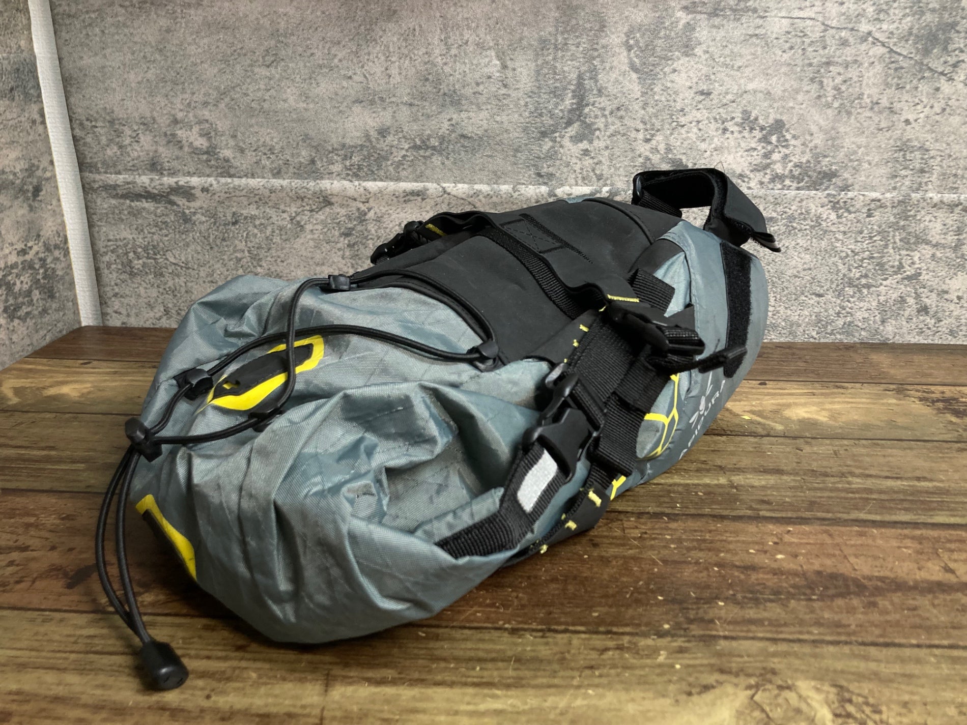 PACK レビュー】APIDURA「SADDLE BAG　コンパクト　11L　グレー色 サドルバック　APIDURA　SADDLE (COMPACT)」 東京～大阪キャノン - アクセサリー