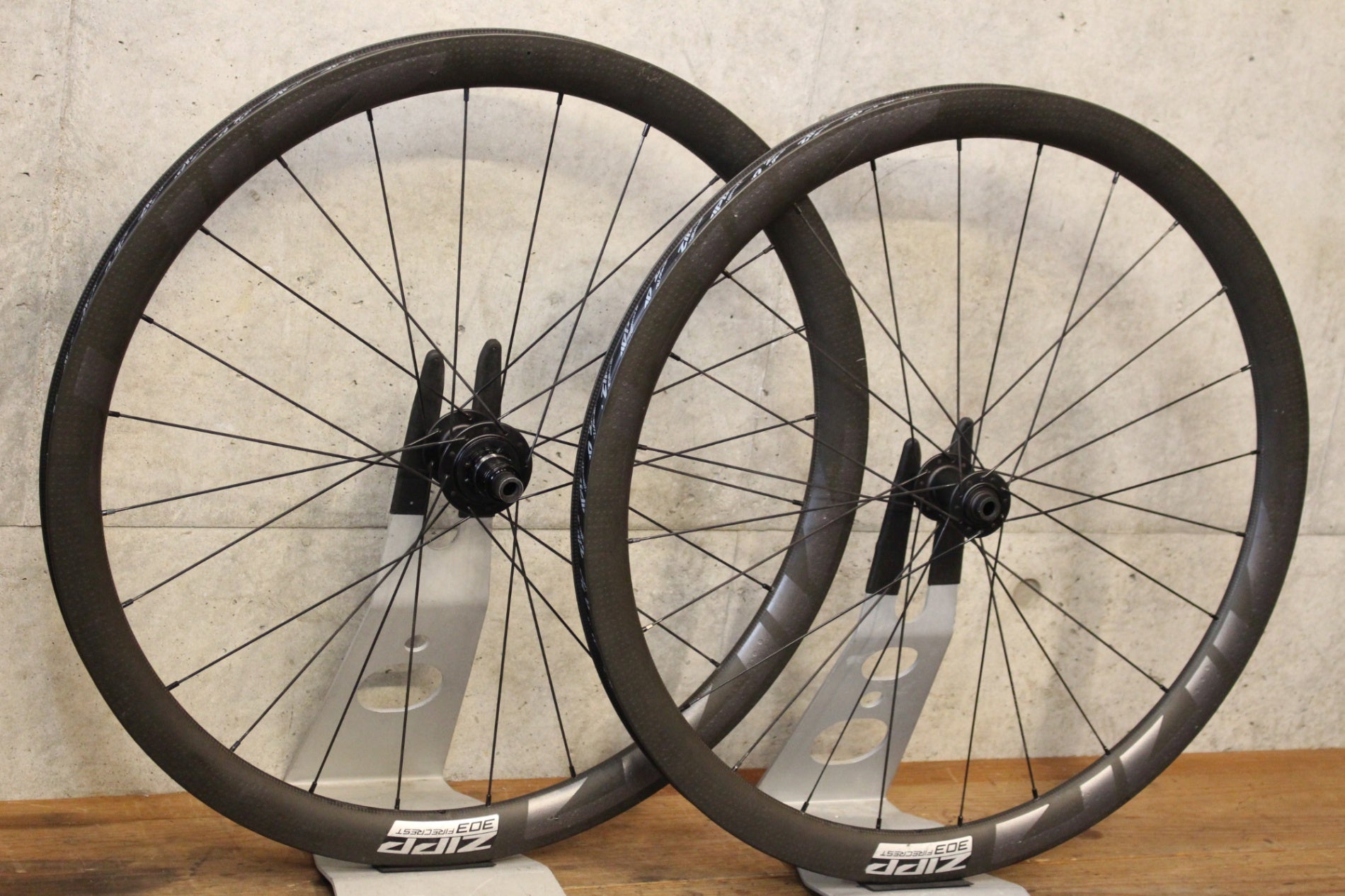 ZIPP 303 TU ディンプル シマノフリー 700C 完組ホイール カーボン 