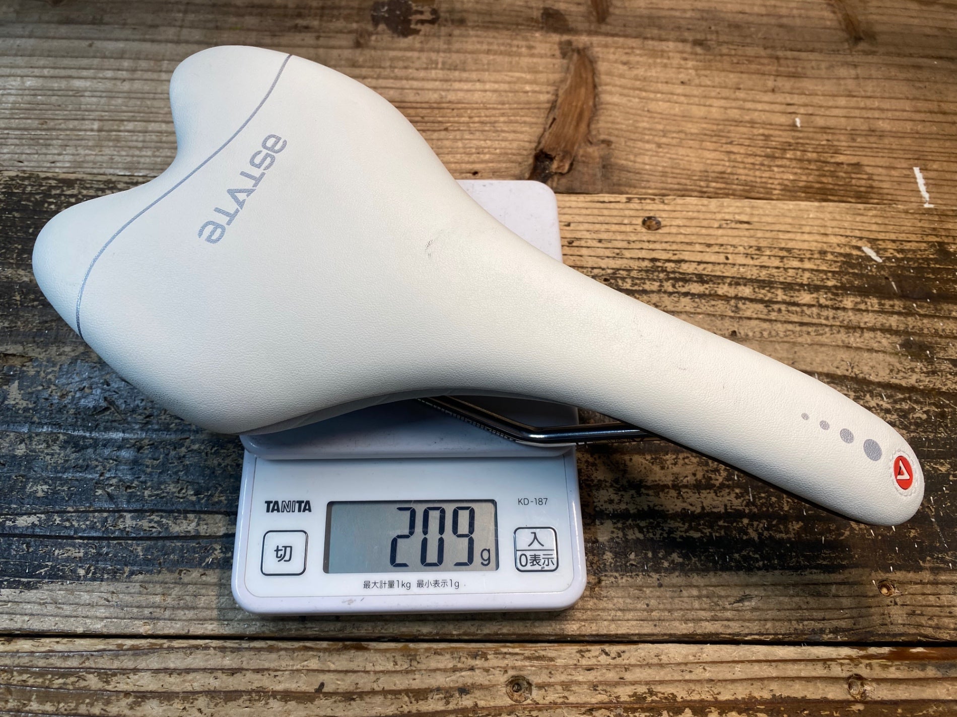 JI988 アスチュート ASTUTE スカイライン SKYLINE SR サドル 白 チタン