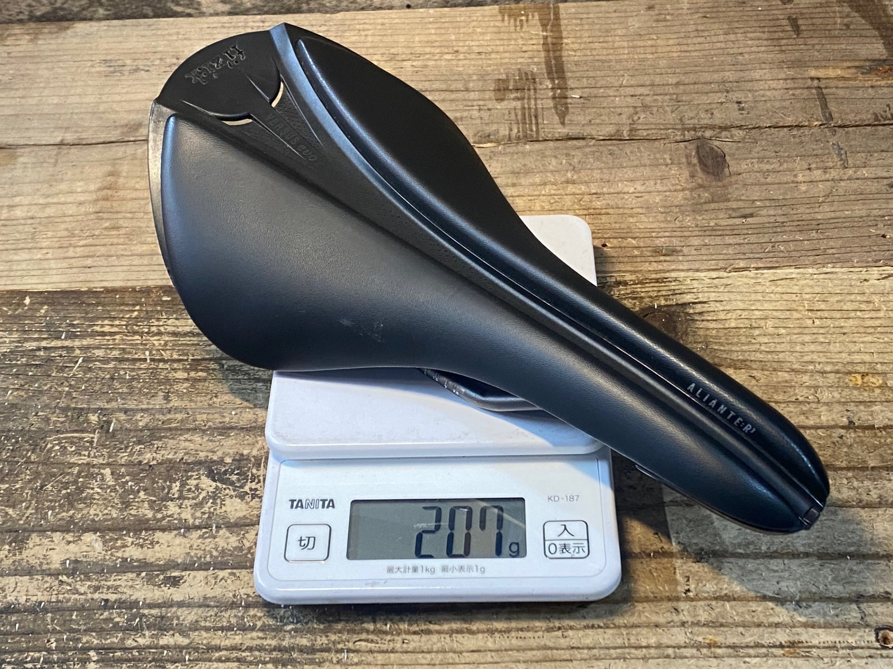 JO403 フィジーク fizik アリアンテR3 fizik VERSUS EVO サドル Kium