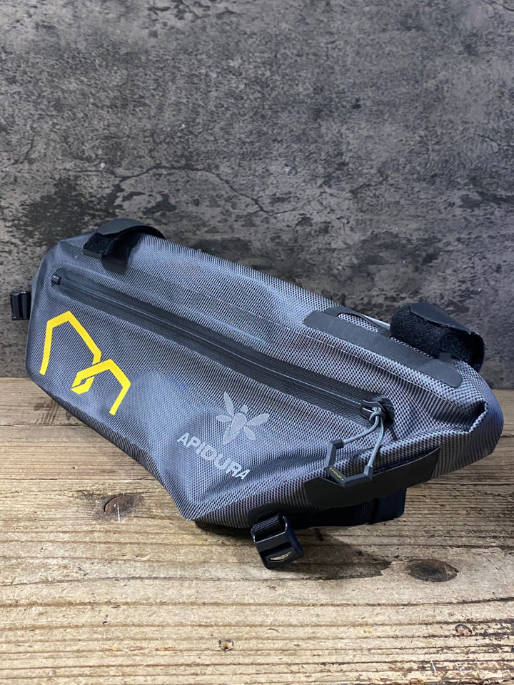 KK131 アピデュラ APIDURA フレームバッグ