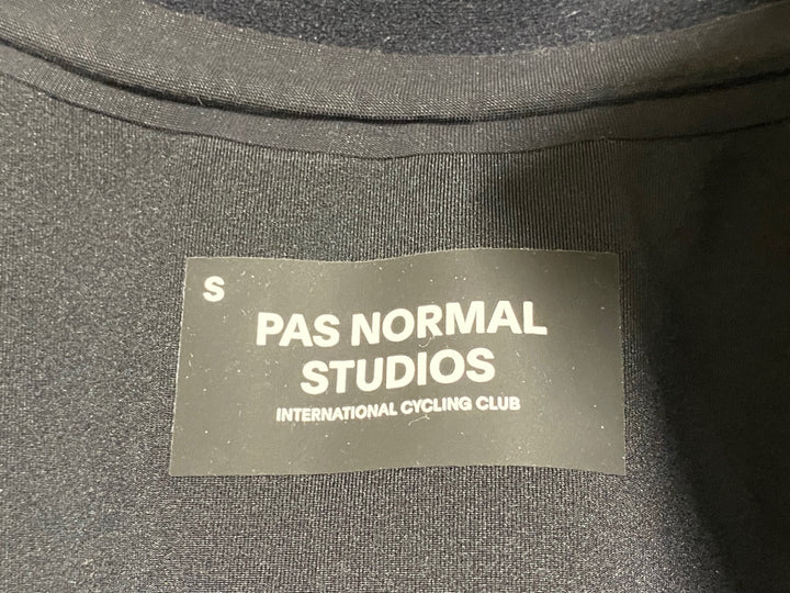 KE883 パスノーマルスタジオ PAS NORMAL STUDIOS ソフトシェル 半袖 サイクルジャージ 黒 S