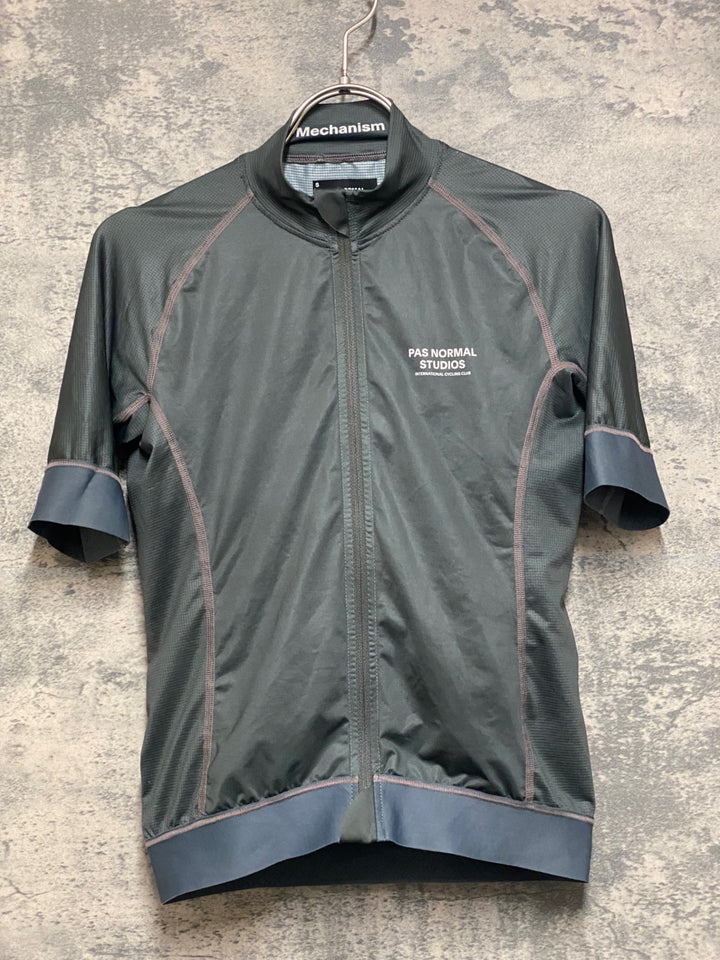 JR931 パスノーマルスタジオ PAS NORMAL STUDIOS Mechannism 半袖 サイクルジャージ グレー S