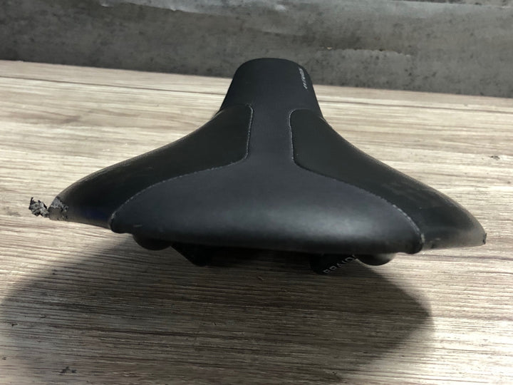KI726 フィジーク fizik ANTARES R1 regular サドル カーボンレール 破れ プレート欠品