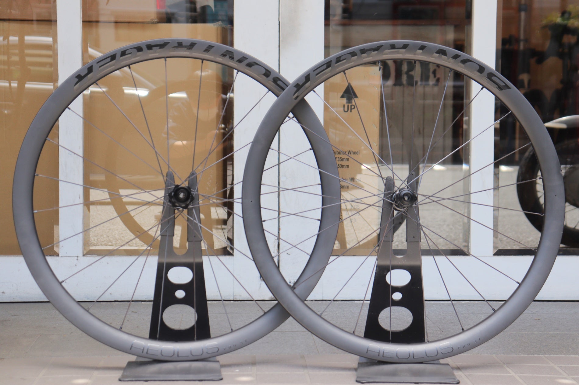 ボントレガー BONTRAGER アイオロス プロ AEOLUS PRO 37 DISC カーボン
