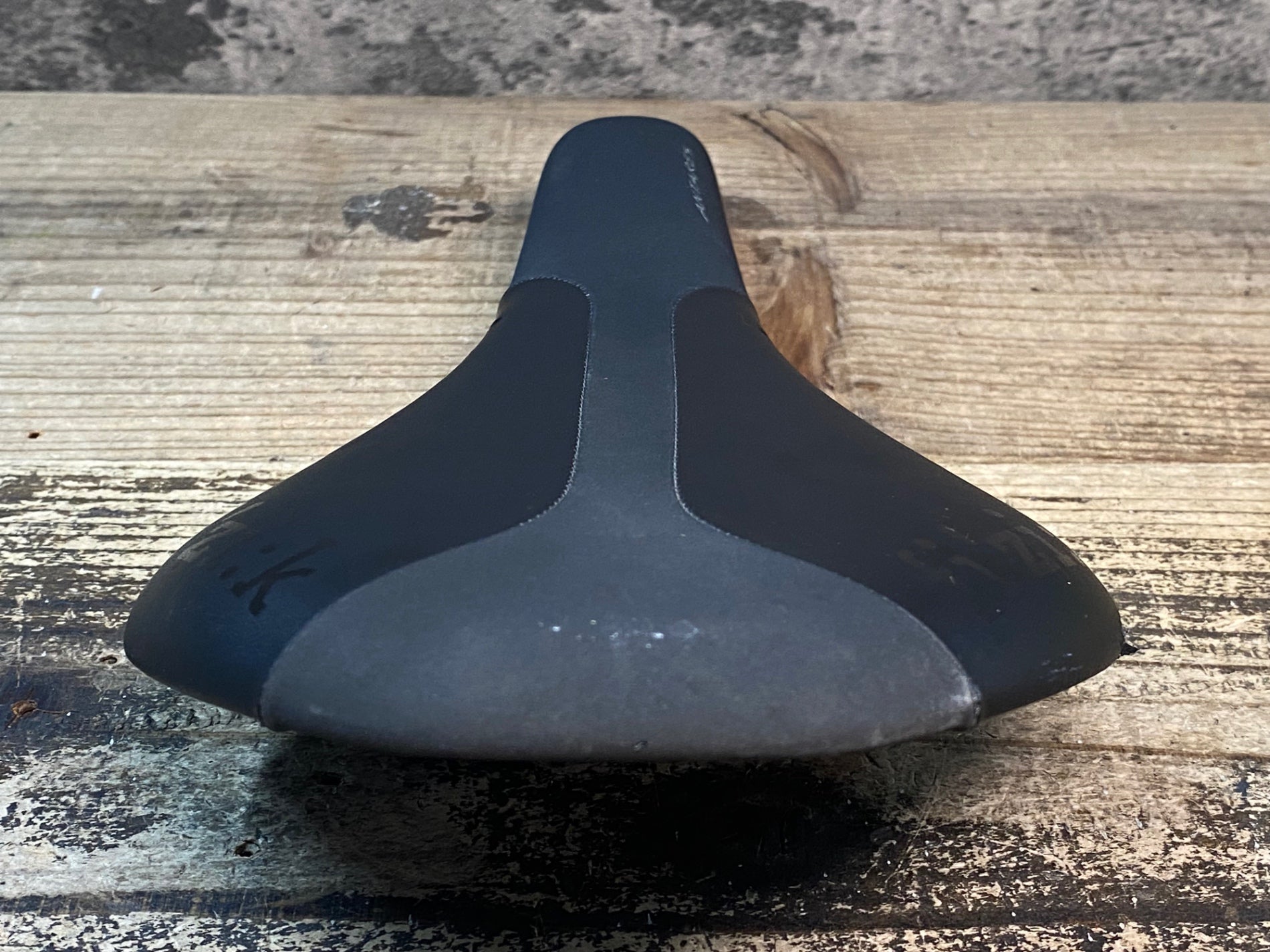 JG045 フィジーク fizik ANTARES R1 regular サドル カーボンレール