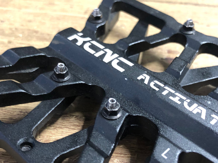KA073 KCNC ACTIVATE フラットペダル 黒