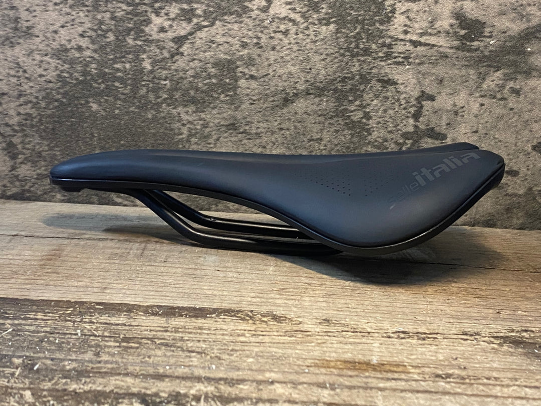 JP527 セライタリア SELLE ITALIA NOVUS BOOST EVO TM スーパーフロー サドル 黒 145㎜ MANGANESE レール