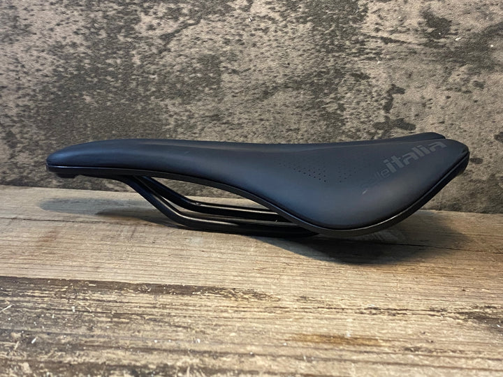 JP527 セライタリア SELLE ITALIA NOVUS BOOST EVO TM スーパーフロー サドル 黒 145㎜ MANGANESE レール