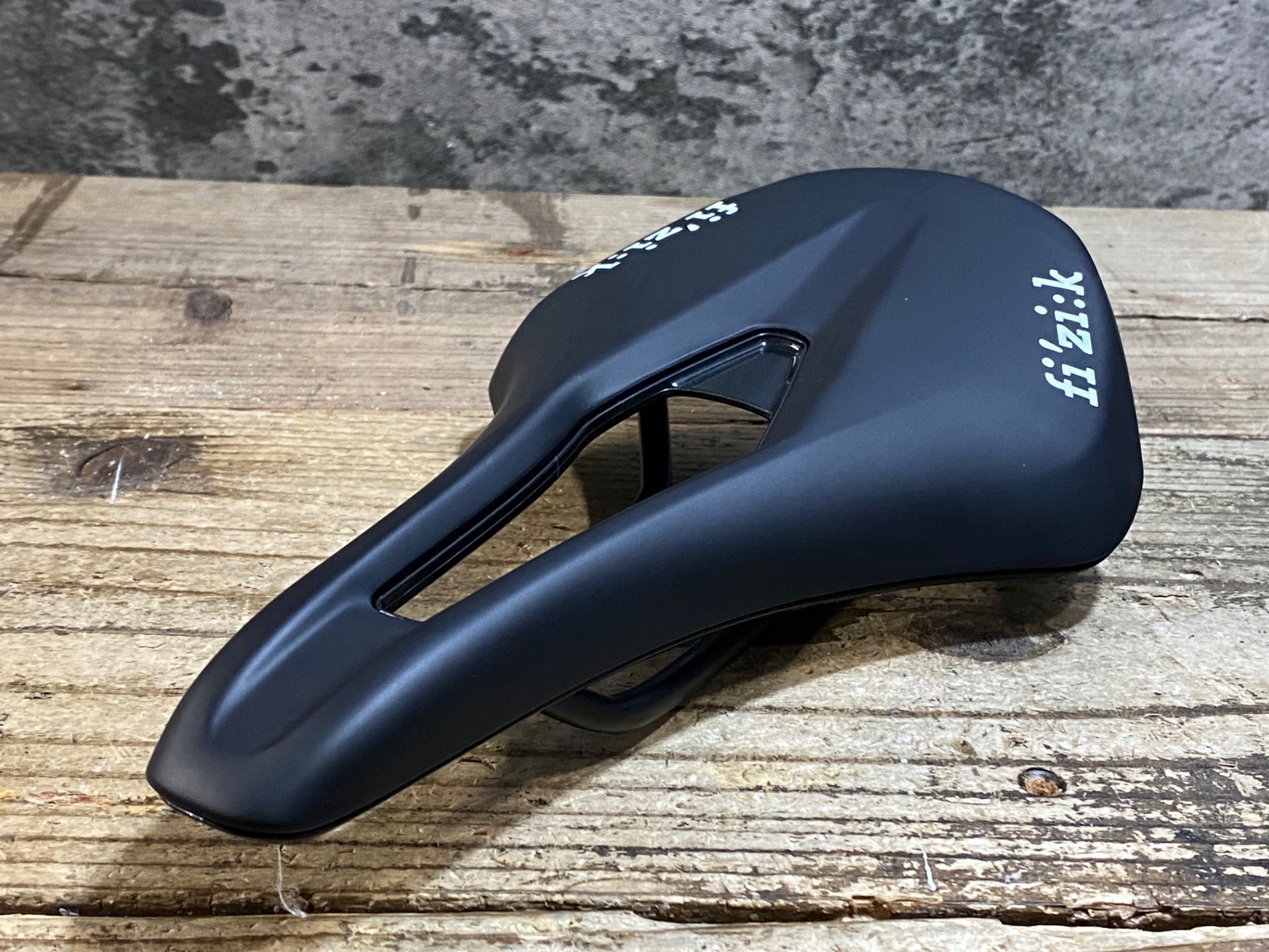 KC296 フィジーク fizik VENTO ARGO X5 サドル 黒 150mm S-Alloyレール