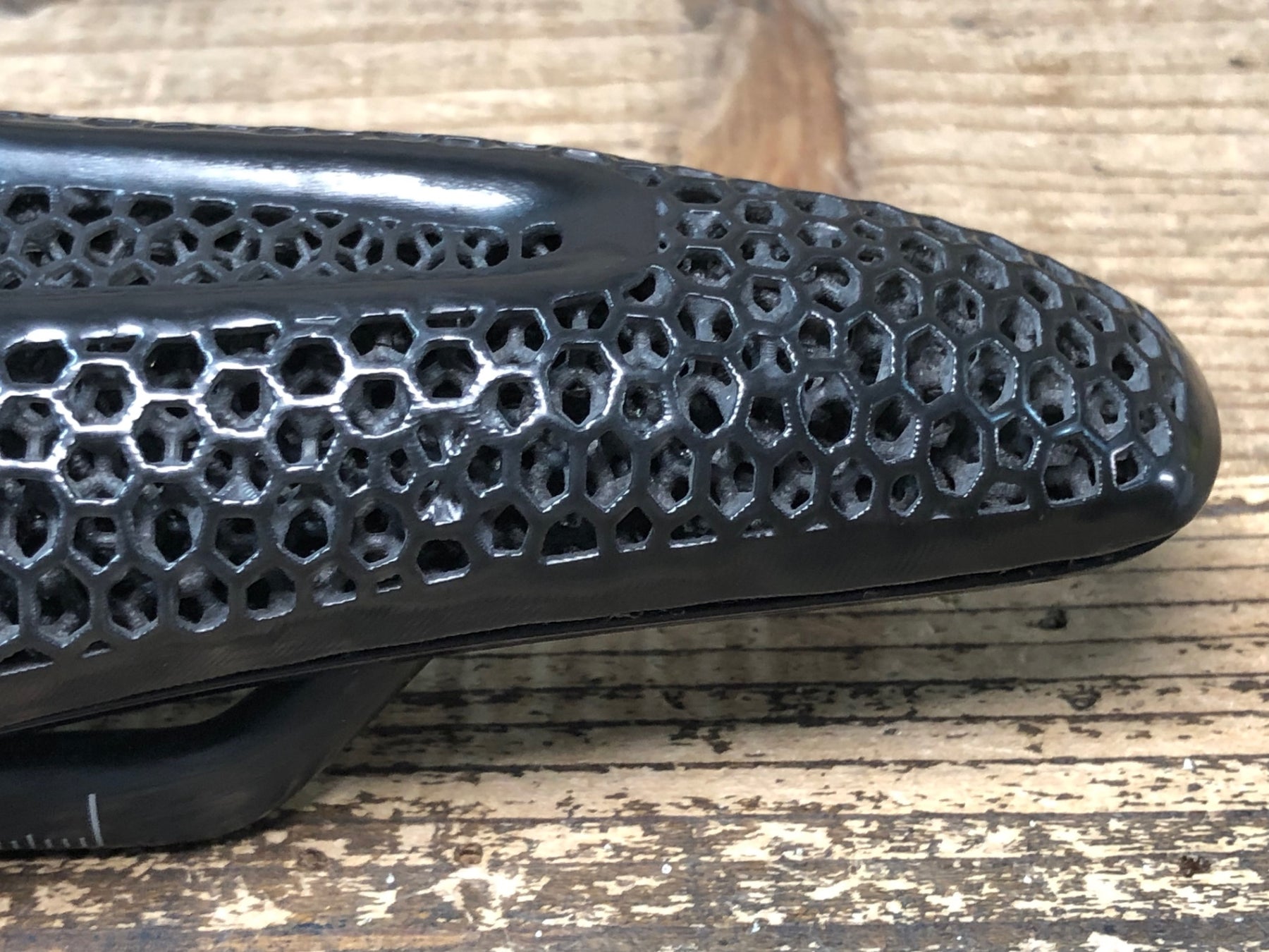 JD401 フィジーク fizik VENTO ARGO R1 ADAPTIVE サドル 150mm