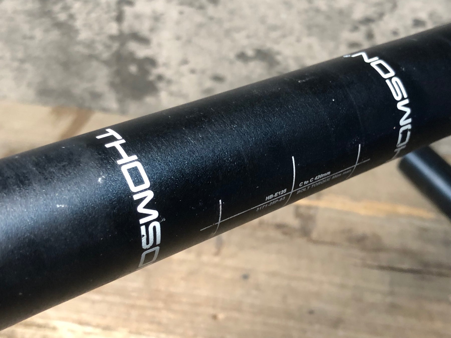 THOMSON HB-E125 ハンドル 420mm ブラック JM041 トムソン THOMSON HB-E125 ROAD ROUND アルミドロップハンドル