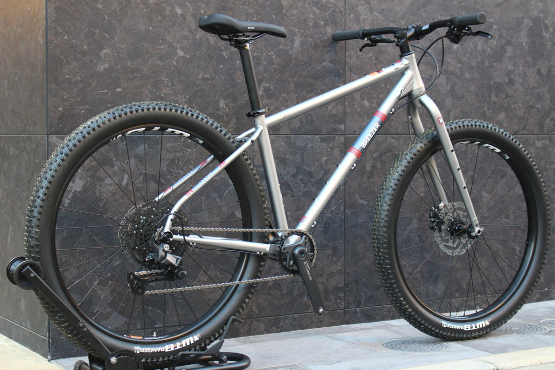 未走行品！ ブリーザー BREEZER トレヴァー TRAVER 2024 モデル 42サイズ シマノ キューズ U6000 10S クロモリ ハードテイル マウンテンバイク MTB 【福岡店】