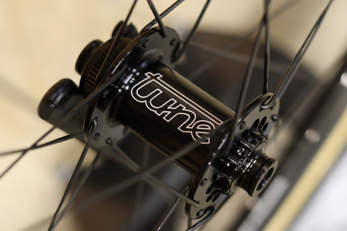 【直接引取限定】tuneハブ 手組カーボンホイール チューブラー 直接引取限定】tuneハブ 手組カーボンホイール チューブラー