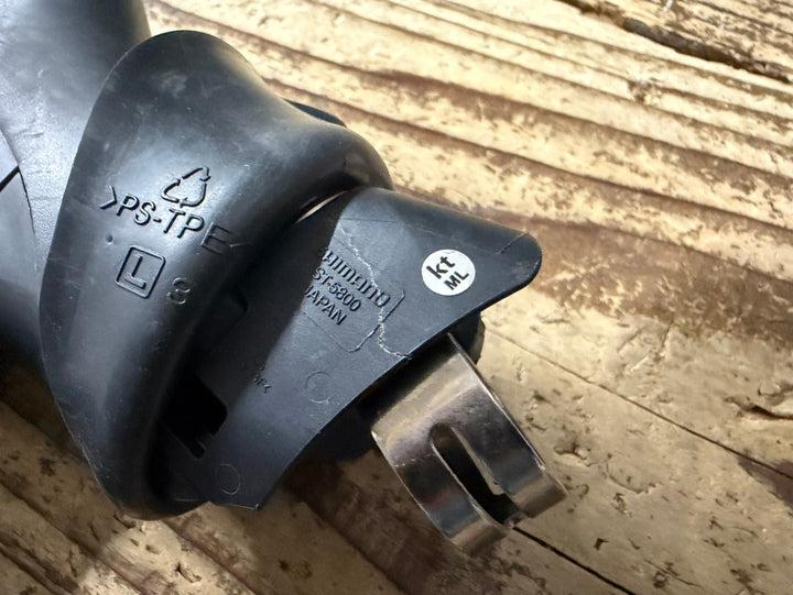 KO999 シマノ SHIMANO 105 ST-5800 STIレバー 2x11S ※左固定部にクラックの為ジャンク