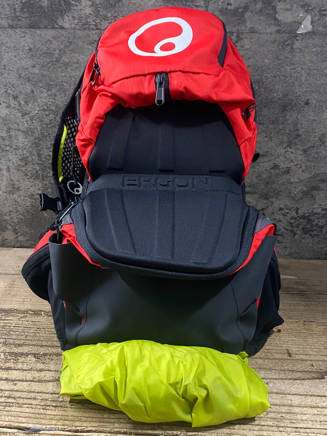 KM622 エルゴン ERGON BE3 ENDUEO バックパック 赤