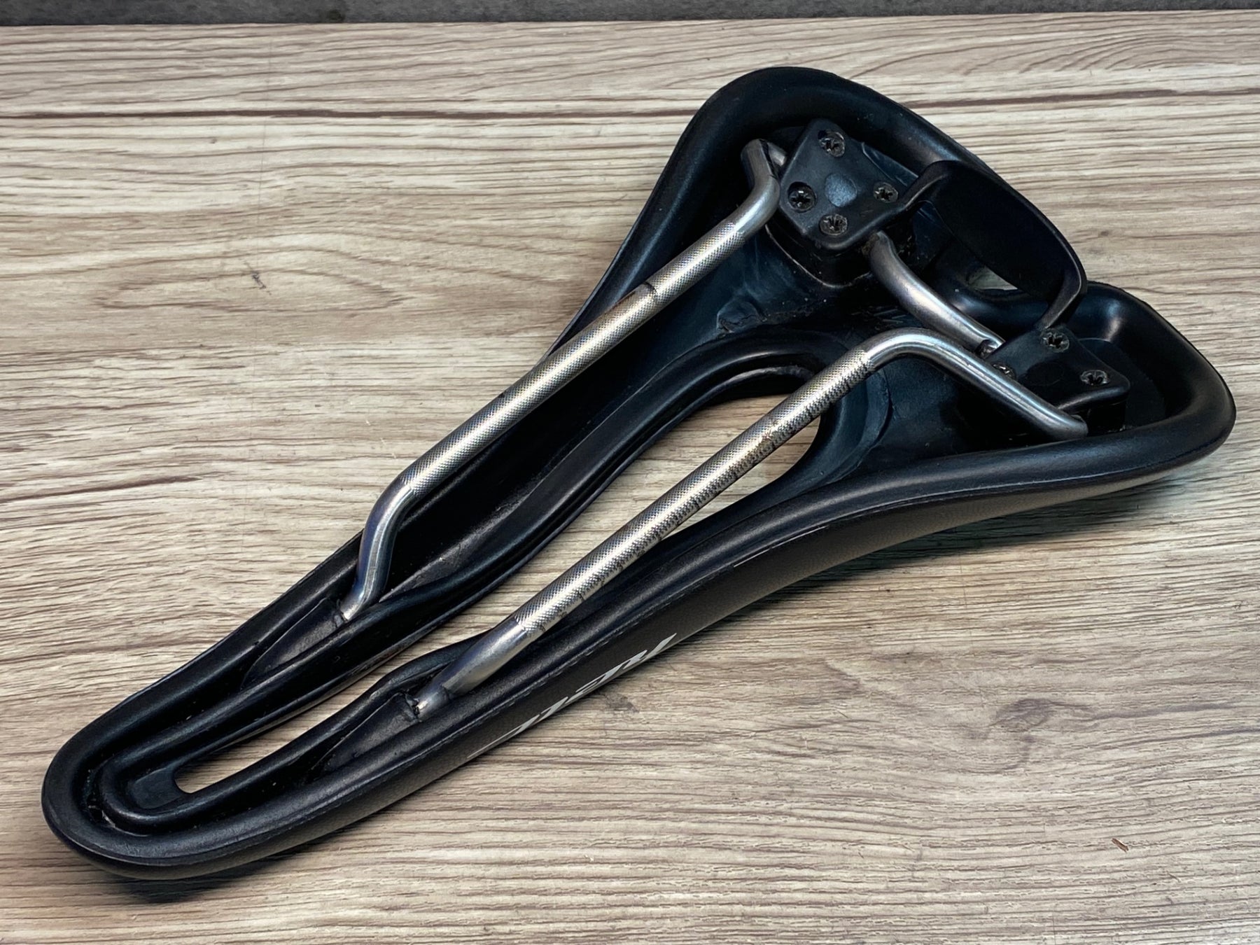 JK149 Selle SMP hell サドル 黒 144mm aisi 304 tubeレール – BICI