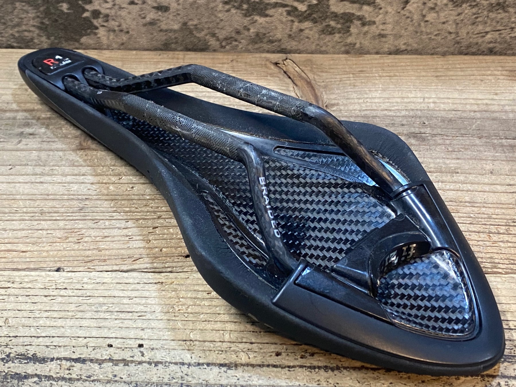 JX891 フィジーク fizik ARIONE R1 サドル 黒 regular BRAIDEDレール