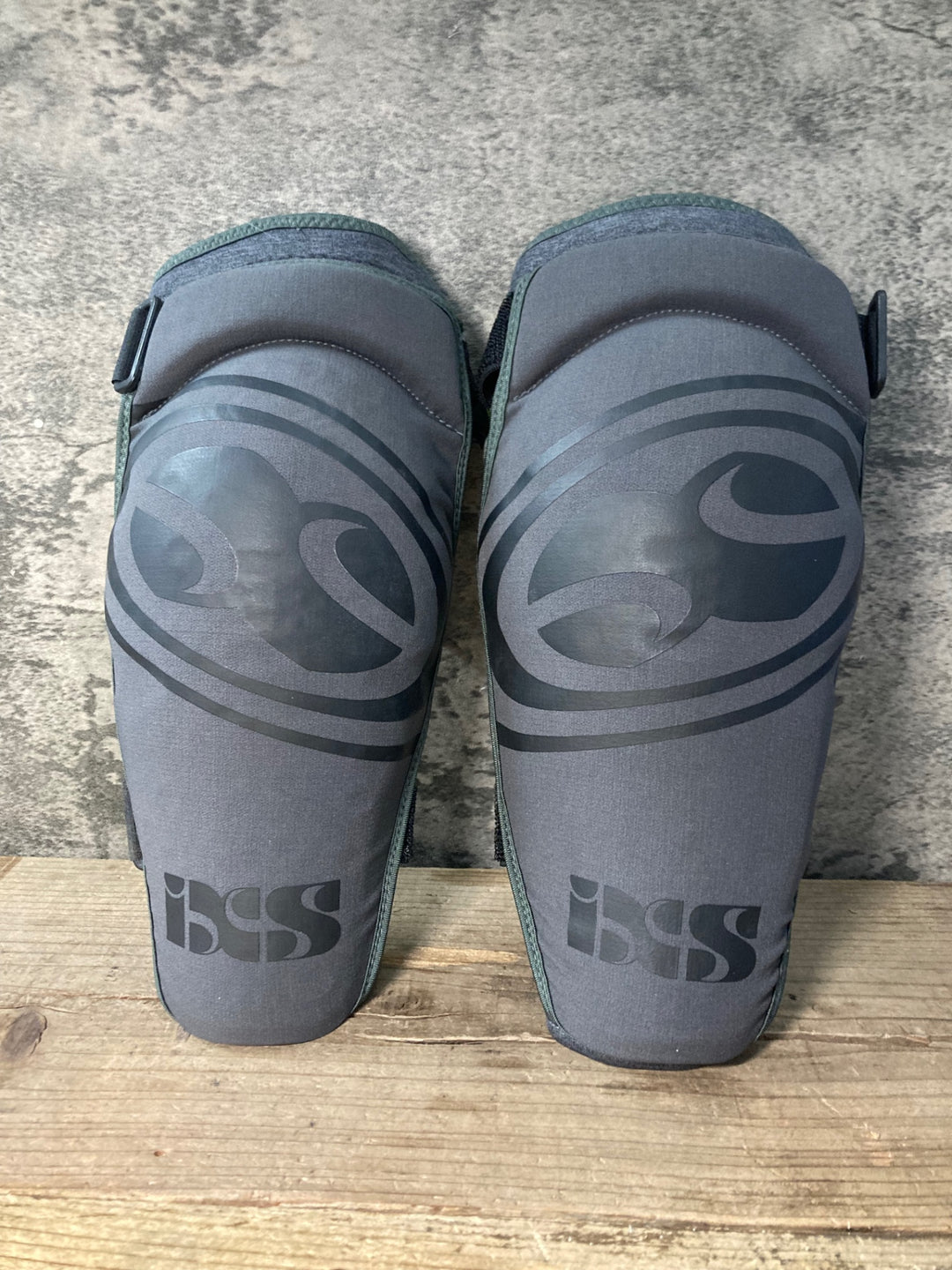 JX674 ixs Carve EVO+ knee guard ニーガード グレー XS