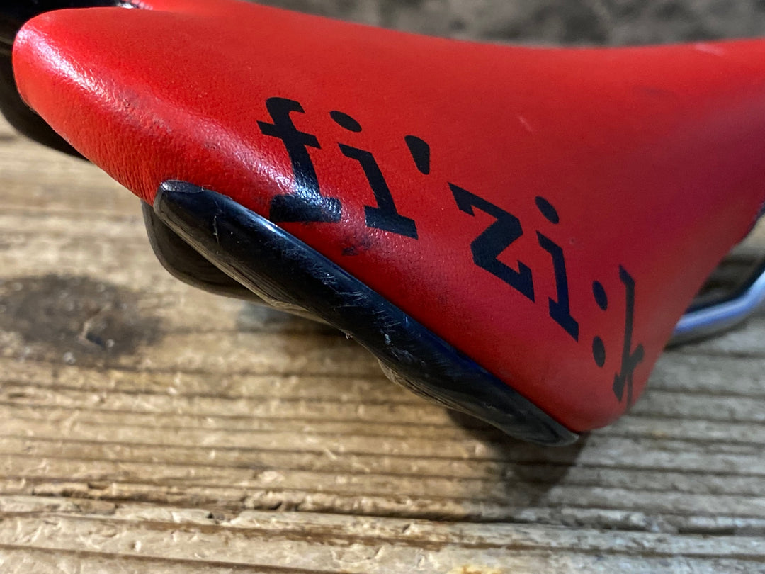 JT218 フィジーク FIZIK アリアンテ ALIANTE サドル 赤黒 kiumレール