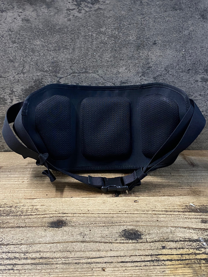 KG663 ラファ Rapha TRAIL HIP PACK ウェストポーチ 黒 汚れ