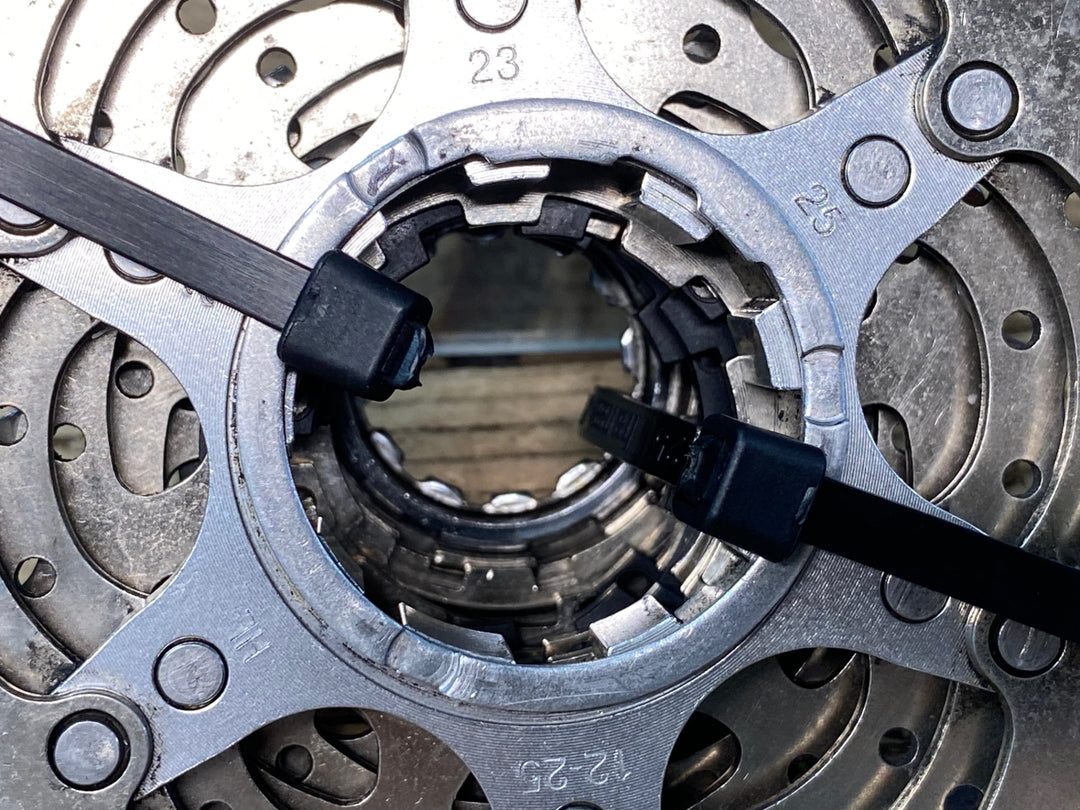JI859 シマノ SHIMANO 105 CS-5700 スプロケット 12-25T 10S