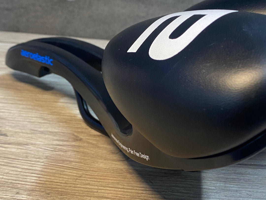 JO486 AEROELASTIC AE Saddle サドル 黒 CR-MOレール