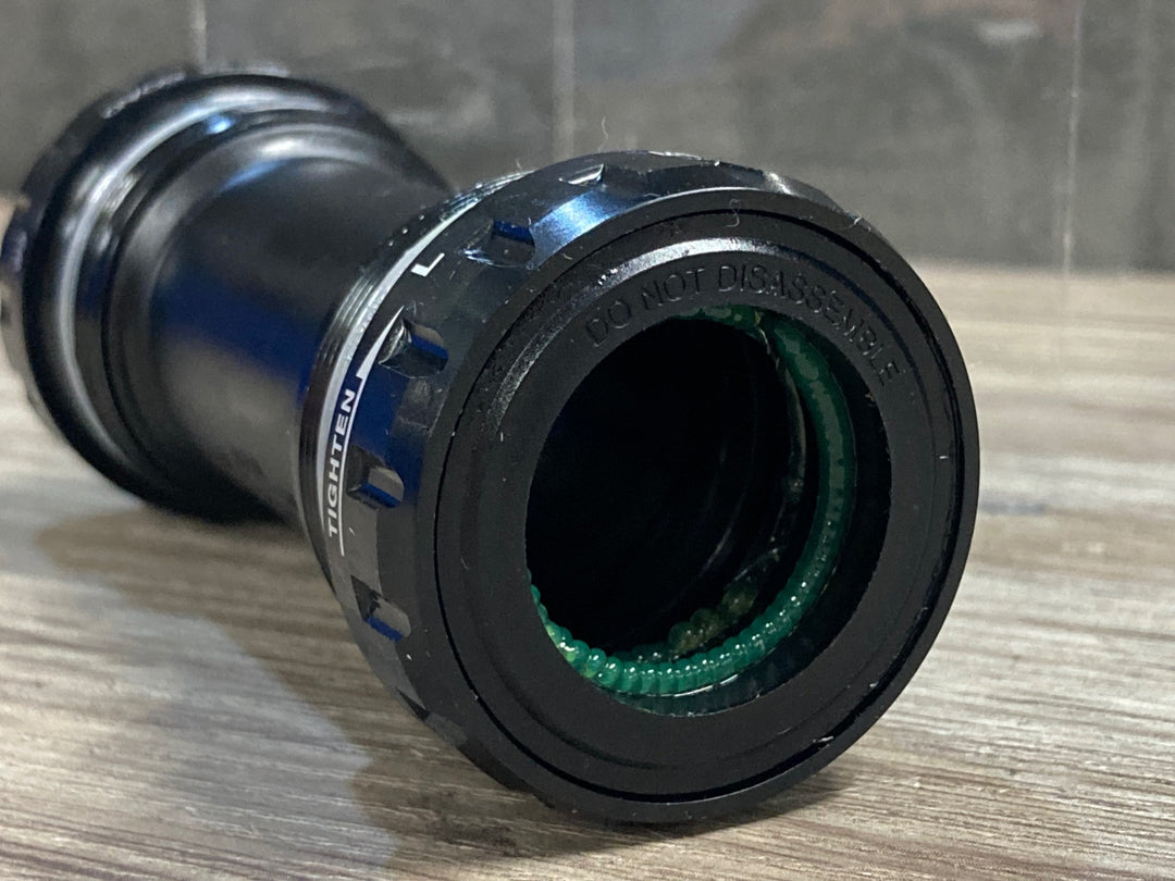 KD008 シマノ SHIMANO デュラエース DURA-ACE BB-R9100 ボトムブラケット JIS 68mm 未使用