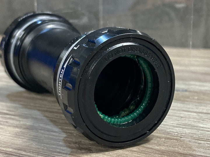 KD008 シマノ SHIMANO デュラエース DURA-ACE BB-R9100 ボトムブラケット JIS 68mm 未使用