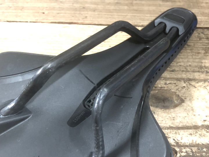 JP946 フィジーク fizik VENTO ANTARES R1 ADAPTIVE 150mm カーボンレール サドル ※レールにクラックの疑い