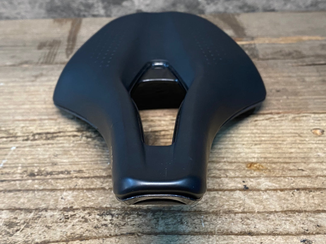 JG383 フィジーク fizik TEMPO ARGO R5 サドル 黒 150mm