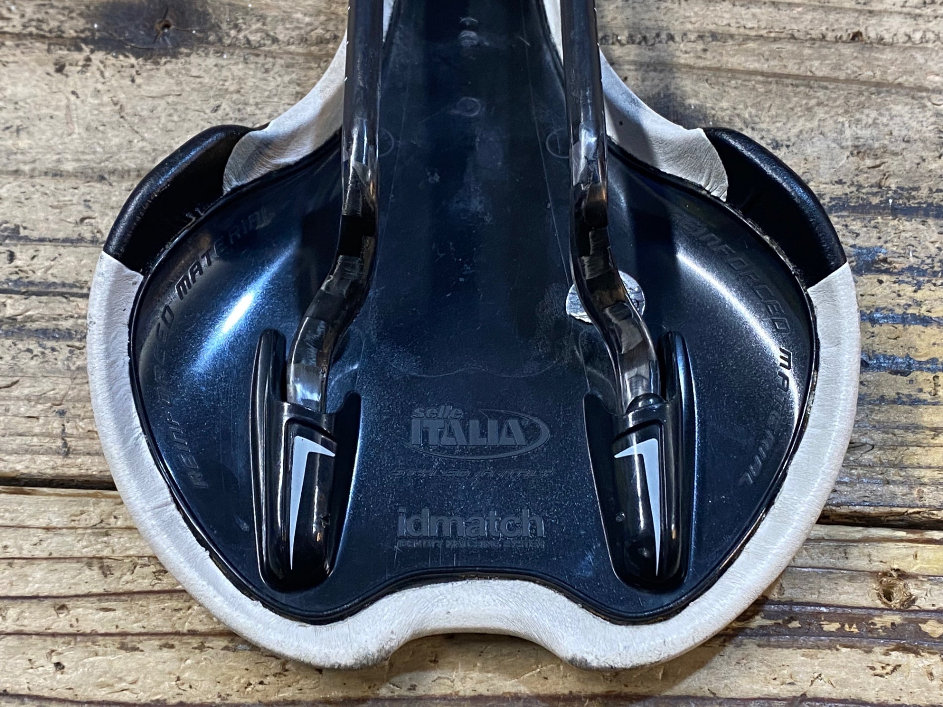 JV940 セライタリア selle italia Flite KiT CARBONiO サドル 白