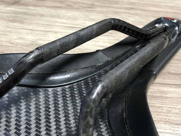 KI726 フィジーク fizik ANTARES R1 regular サドル カーボンレール 破れ プレート欠品
