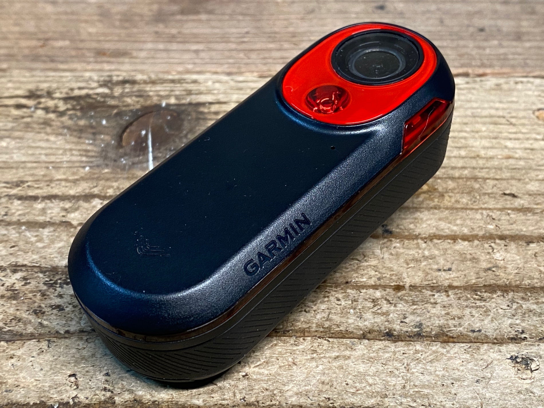 未使用品　GARMIN VARIA RCT715 リアビューレーダー リアライト ガーミン、ドラレコ付きの自転車用テールライト内蔵リアビューレーダー