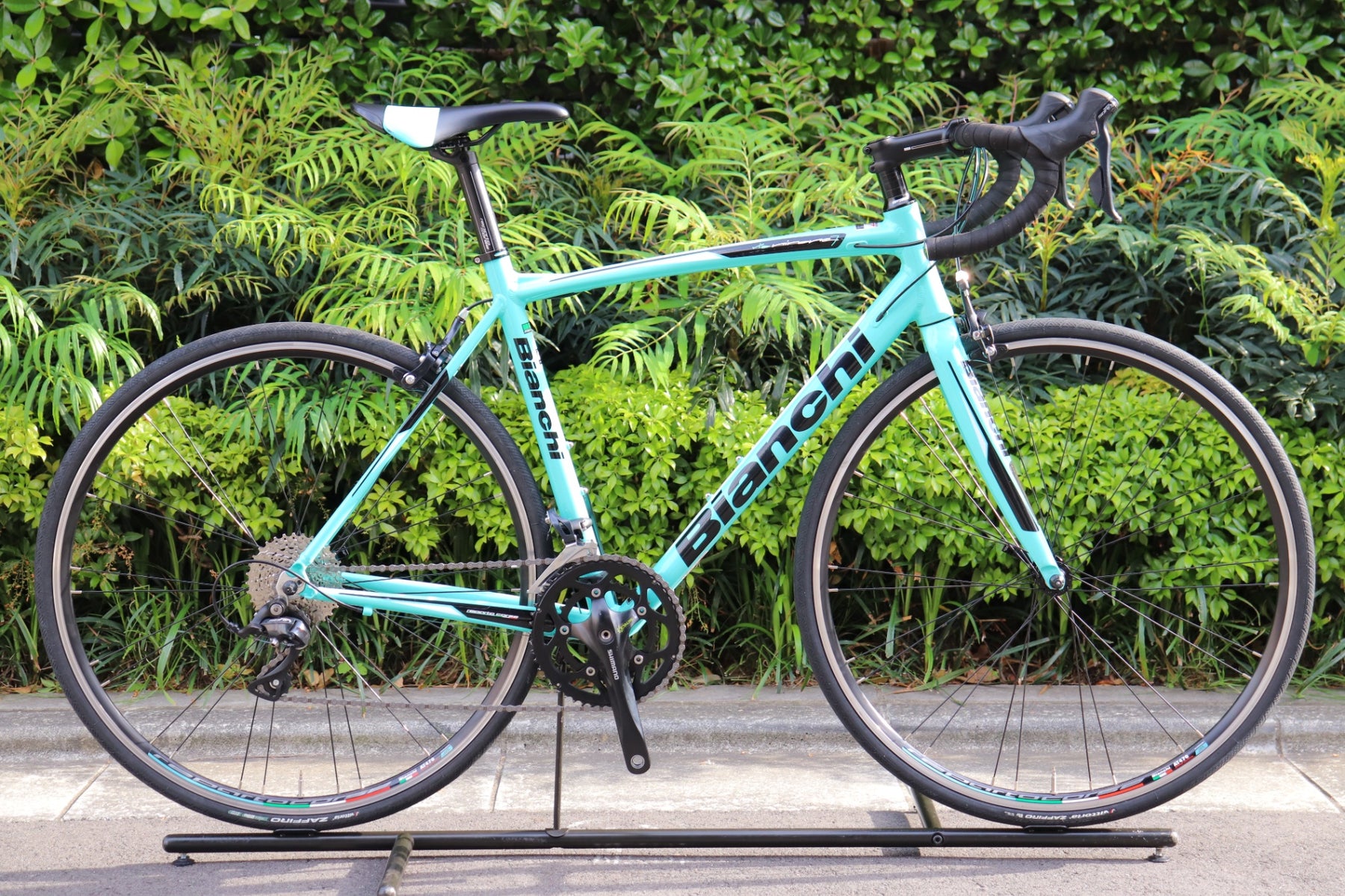 【ロードバイク】Bianchi ビアンキ ViaNIRONE7 ヴィアニローネセブン アルミフレーム 【引取限定・現状渡し】三重県 BIANCHI ( ビアンキ ) ロードバイク VIA NIRONE7 DISC ( ヴィア