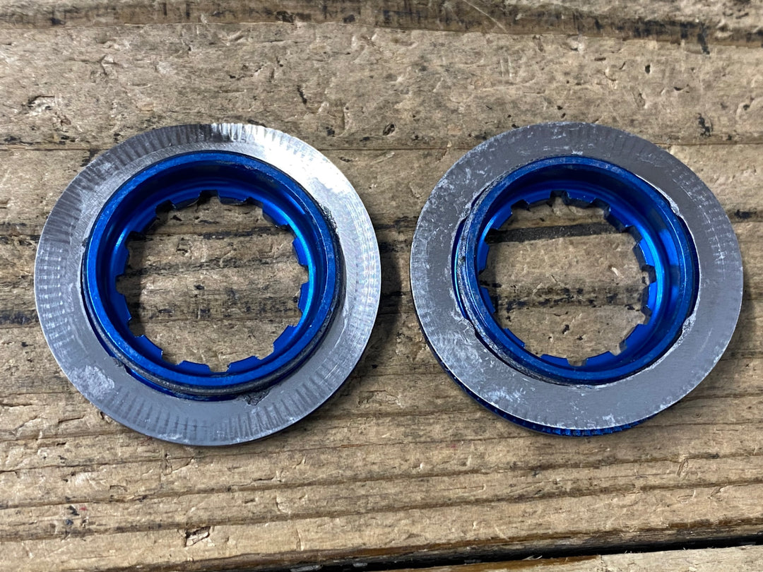 KM597 トライピーク TRIPEAK ブレーキローター ロックリング 内セレーションタイプ 青 前後セット