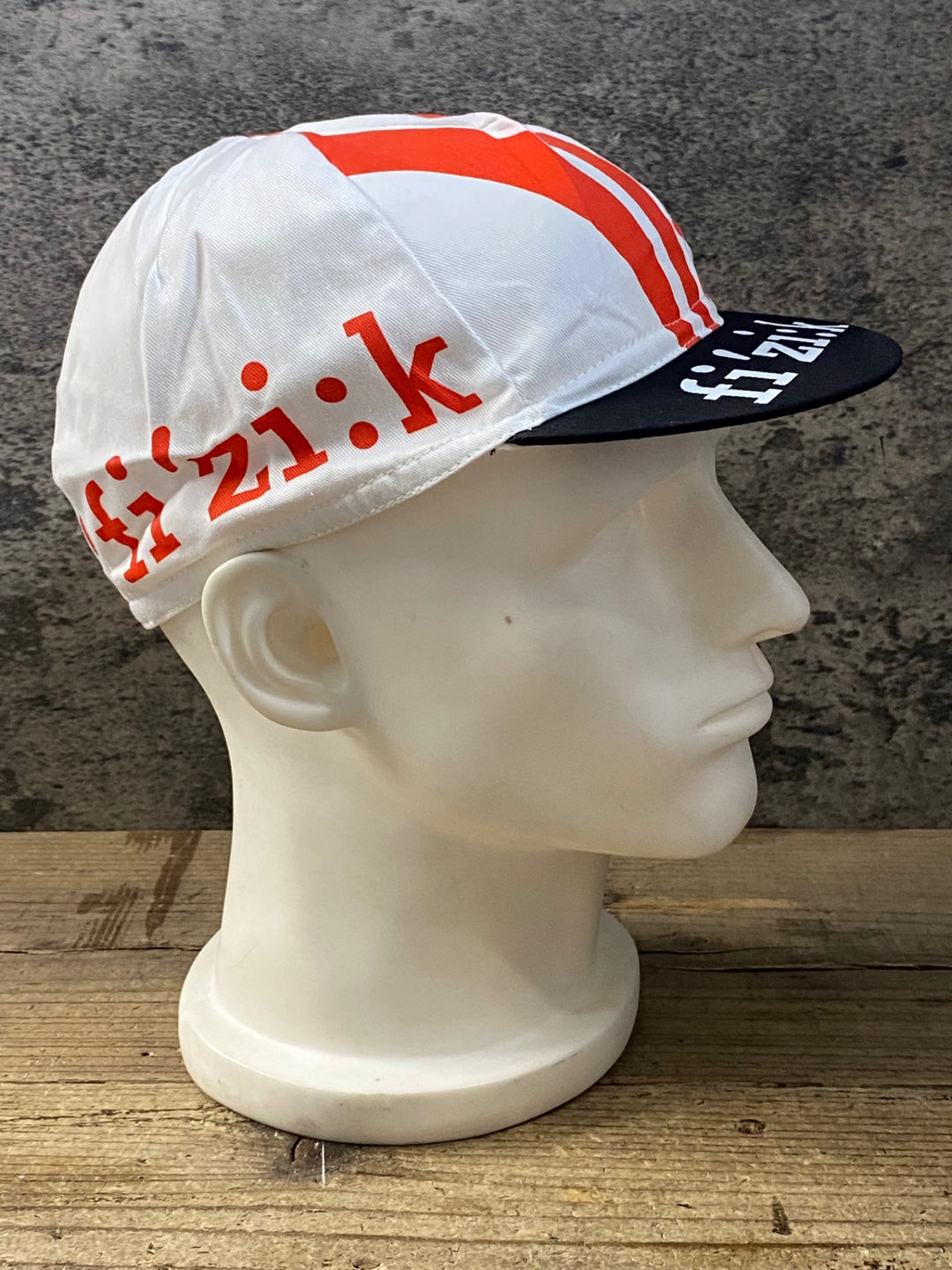 KE525 フィジーク fizik サイクルキャップ 白 赤 ワンサイズ