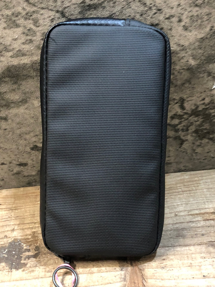 JZ194 ラファ Rapha RAINPROOF ESSENTIALS CASE LARGE ポーチ 黒 ※ロゴ一部剥がれ
