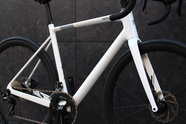 未使用品！ ビシャ 毘沙 四号機 BIS004 Mサイズ シマノ 105 R7000 MIX 11S 機械式DISC カーボン ロードバイク 【福岡店】