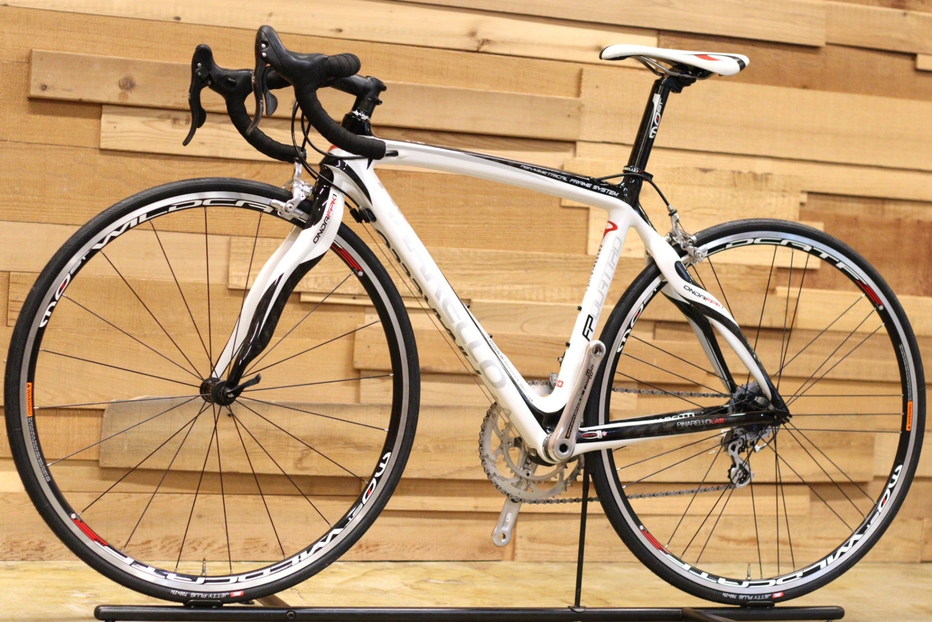 ピナレロ FP QUATORO CARBON 30HM12K 大阪近郊は送料無料 PINARELLO JAPAN | ピナレロジャパン オフィシャルサイト