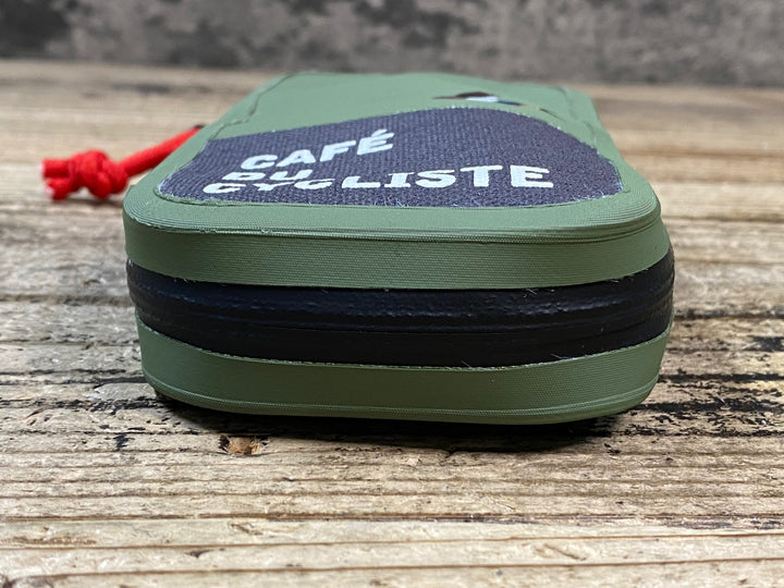 JY686 カフェドシクリステ CAFE DU CYCLISTE WALLET ウォレットポーチ オリーブ S