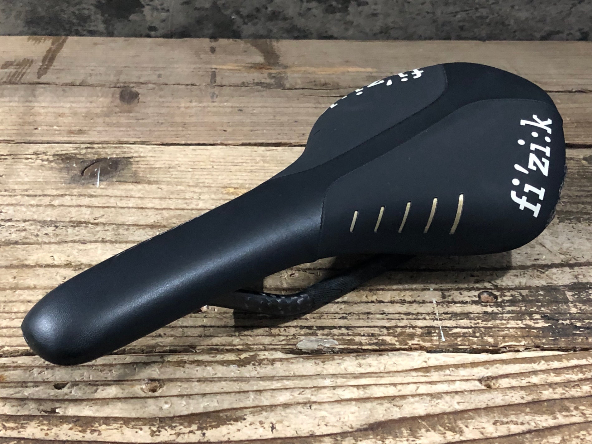 JT073 フィジーク fizik ANTARES R3 サドル 黒 カーボンレール 140mm