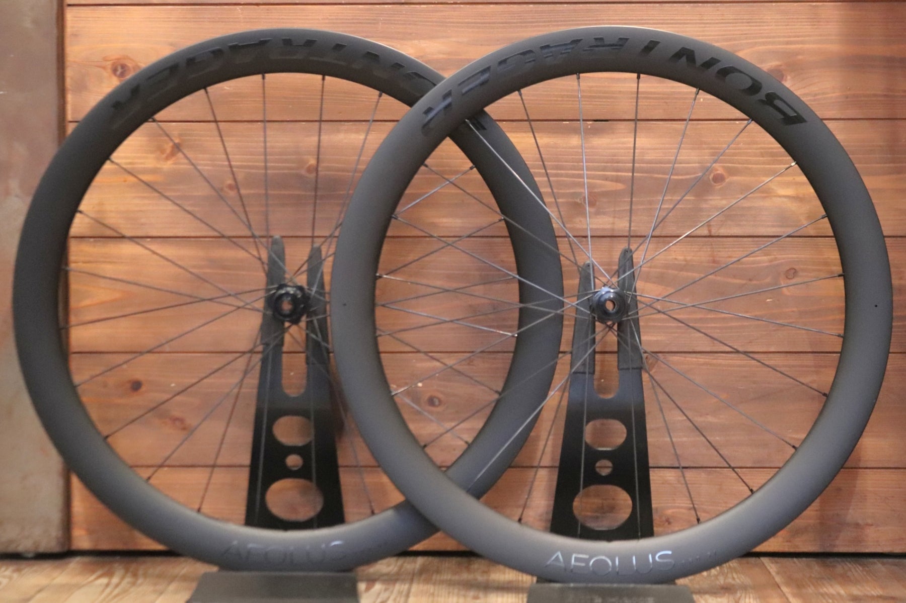 さ*じ様 Bontrager Aeolus pro 51 TLR カーボンホイー ホイール Bontrager Aeolus Pro 51 Disc TLR（ボントレガー アイオロス